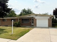 Building Photo - 6884 Bellavista Dr