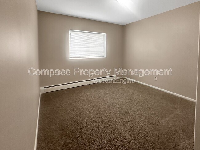 Building Photo - 2841 S Burdick St