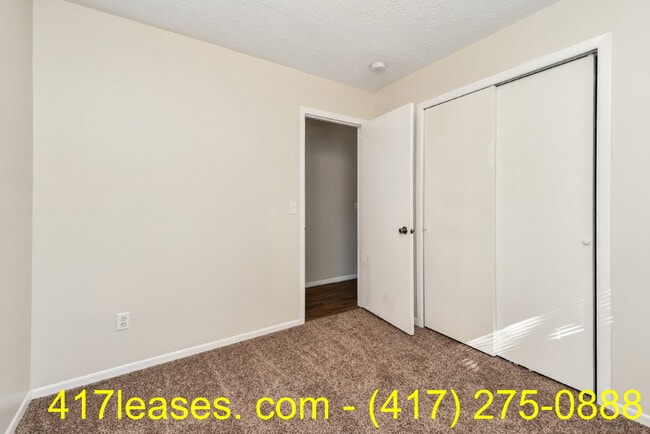 Building Photo - 201 S Meadowview Ave