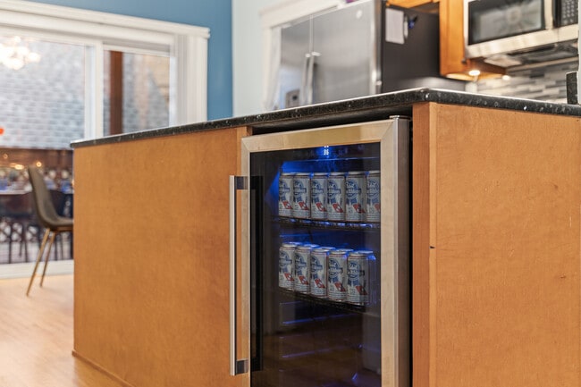 Building Photo - 3905 N Seeley Ave