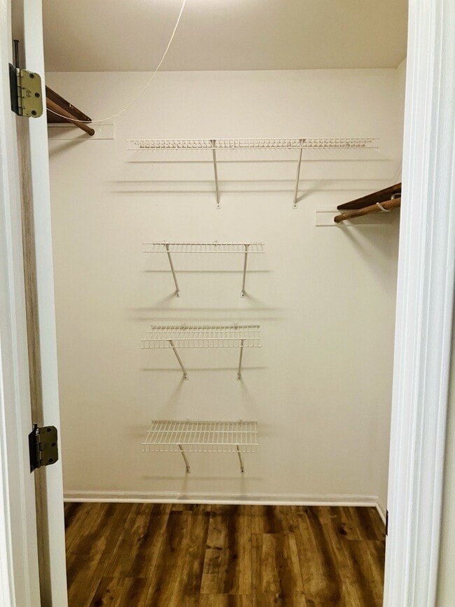 Building Photo - 3524 Willowview Ct