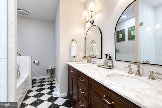 Building Photo - 1928 Aliceanna St