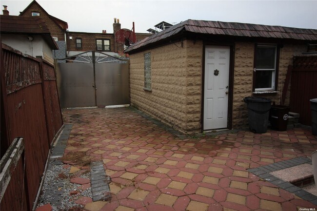 Building Photo - 88-82-88-62 62nd Dr