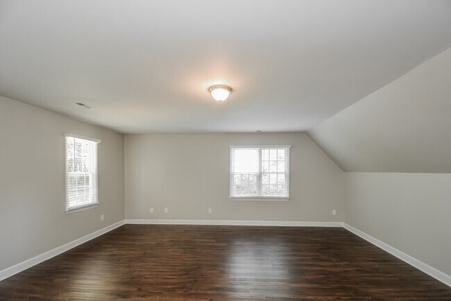 Building Photo - 508 Lakeview Ave