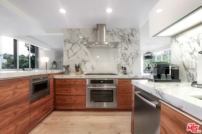 Building Photo - 17352 Sunset Blvd