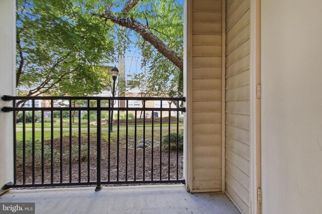 Building Photo - 12913 Centre Park Cir