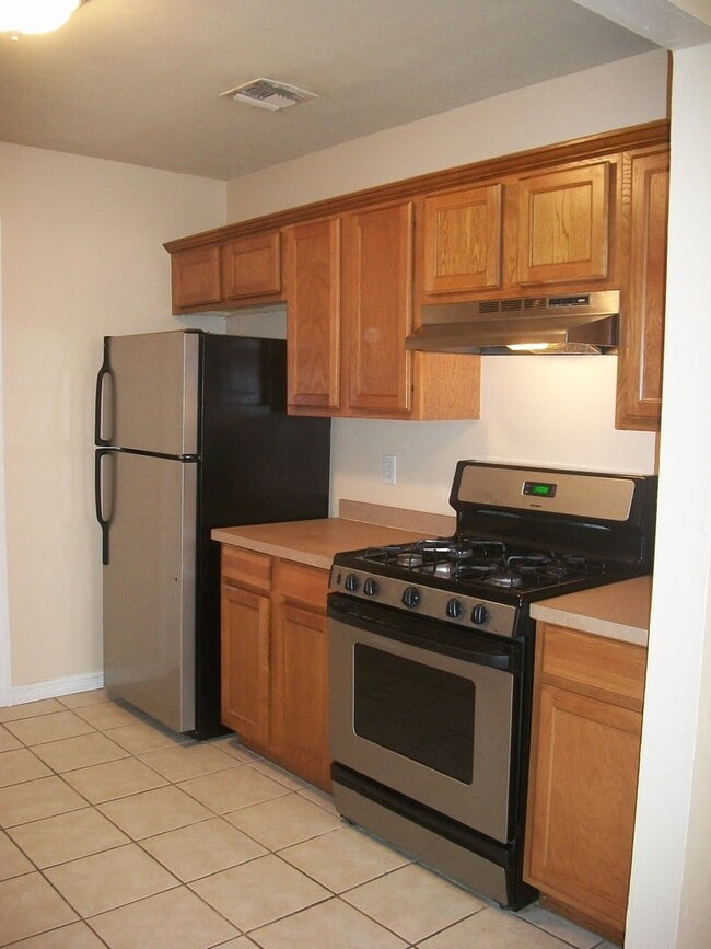 Building Photo - 3 Bed 2 Bath 2 Car Garage in College Park ...