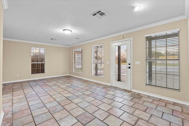 Building Photo - 114 Grand Ave