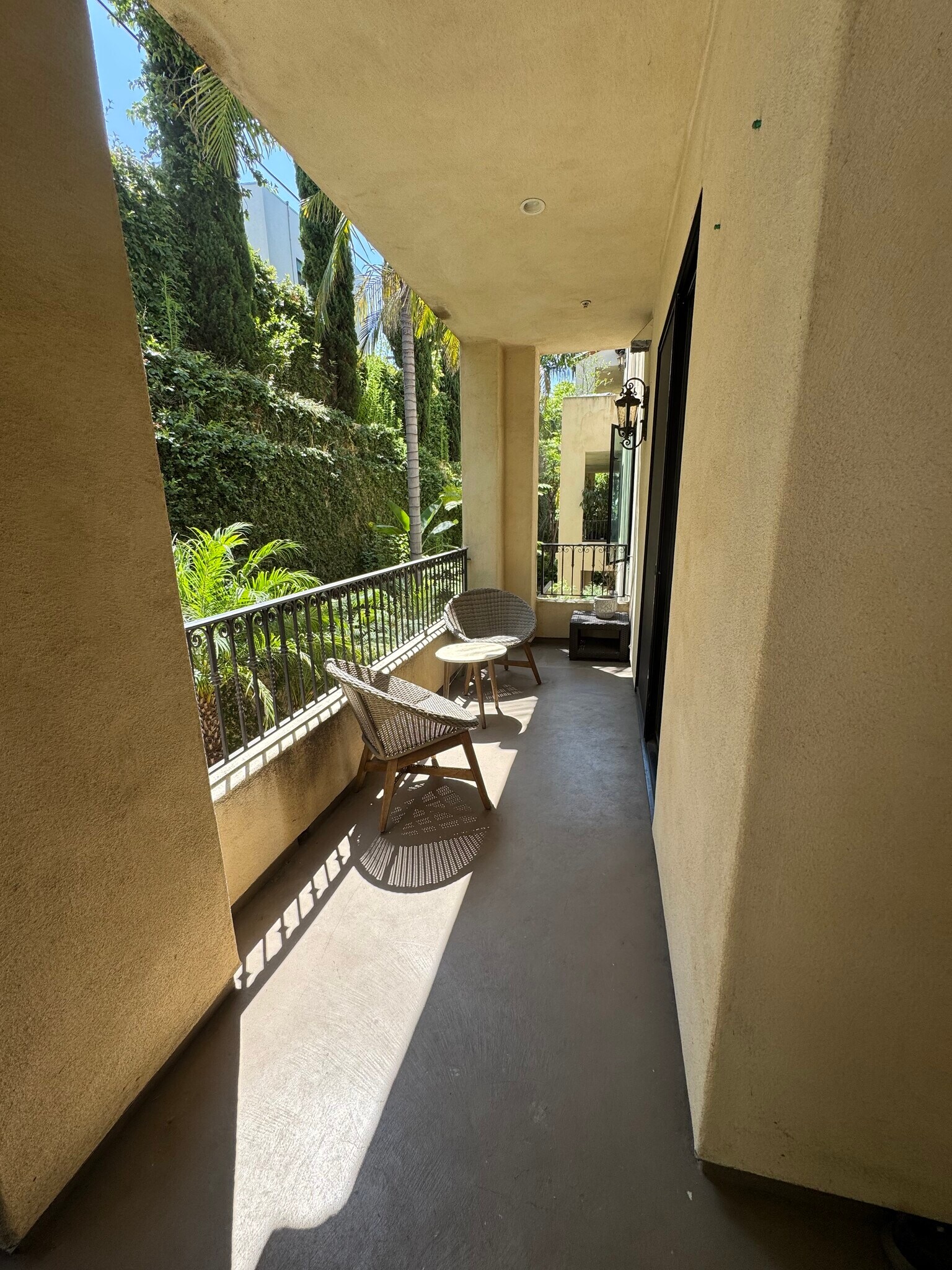 Building Photo - 1414 S Beverly Glen Blvd