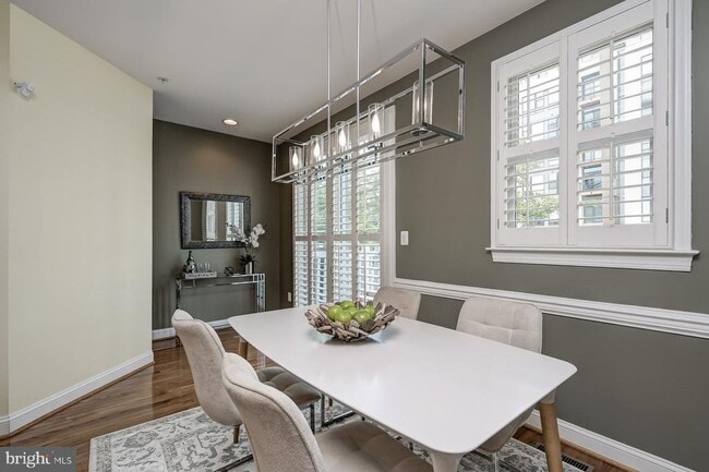 Building Photo - 1236 Harbor Island Walk