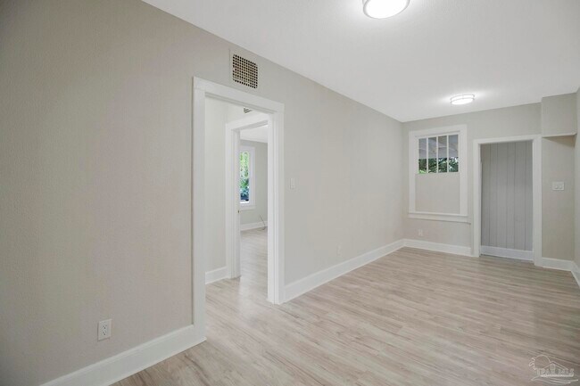 Building Photo - 1322 Wisteria Ave