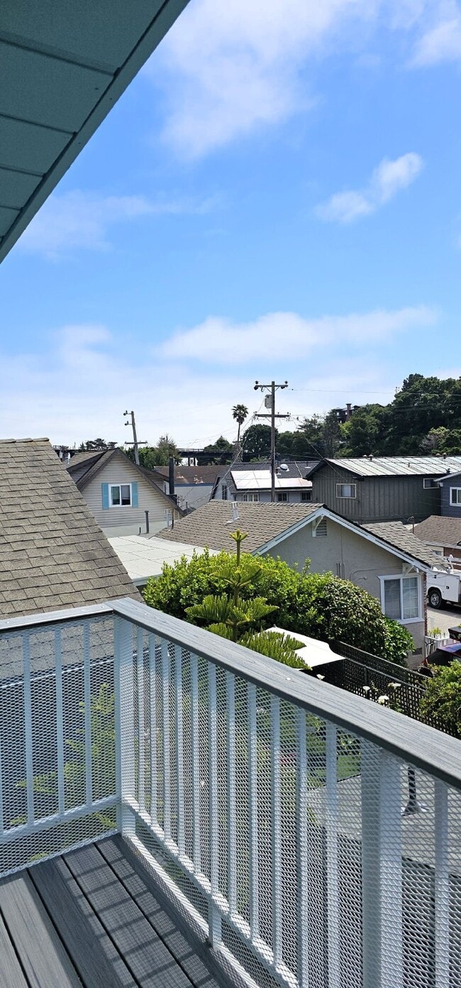Building Photo - Stunning Capitola Home with Bonus Office &...