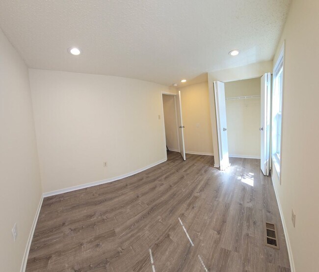 Building Photo - Spacious 2-Bedroom Townhome – Newly Renovated & Move-In Ready! ** VOUCHER HOLDERS ONLY**