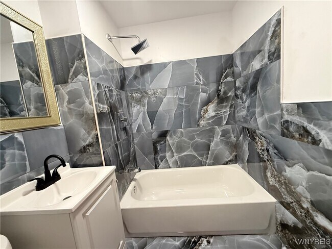 Building Photo - 111 Dempster St