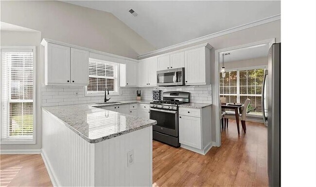 Building Photo - 5440 Windcrest Ln