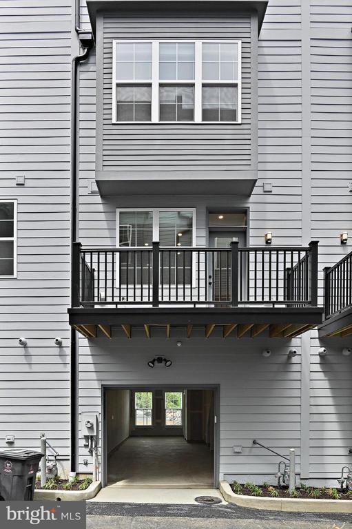 Building Photo - 11224 Bunsen St