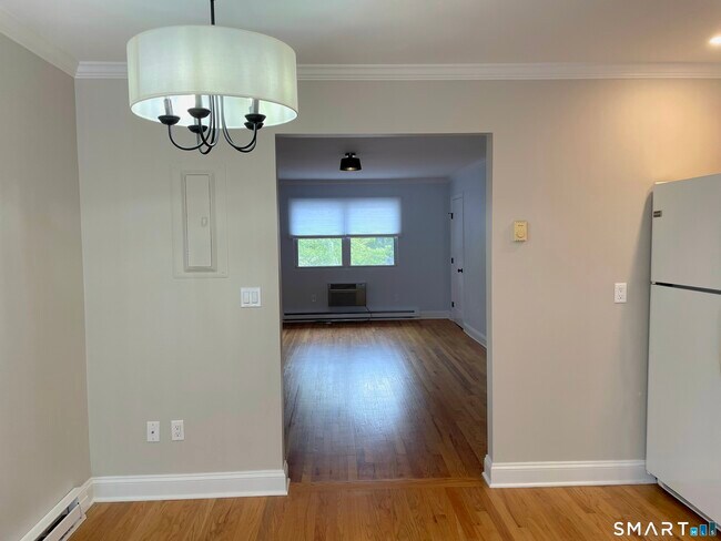 Building Photo - 9 Windell Pl
