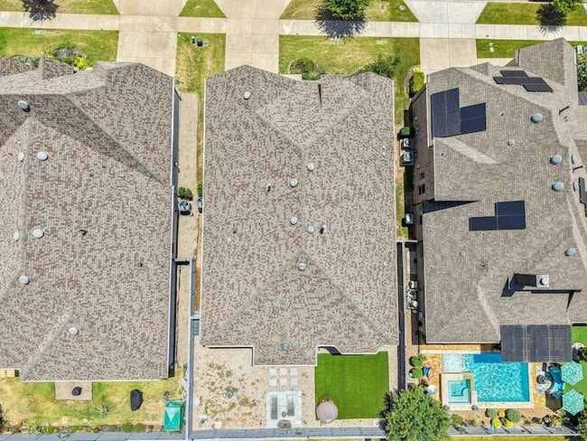 Building Photo - 847 Longbranch Way