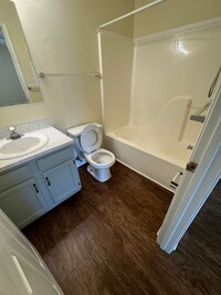 Building Photo - Newly Renovated 2 Bed 2 Bath Condo Near Ch...