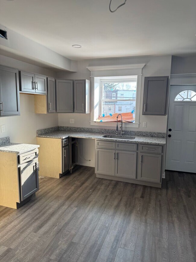 Building Photo - Beautifully fully renovated home now available for rent