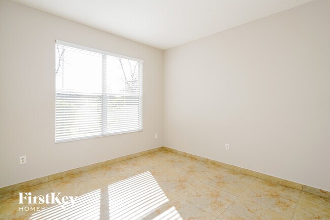 Building Photo - 2527 Peekskill Rd