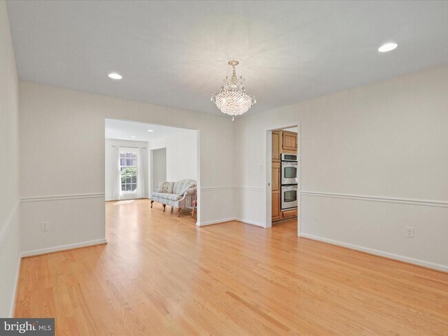 Building Photo - 9715 Ceralene Dr