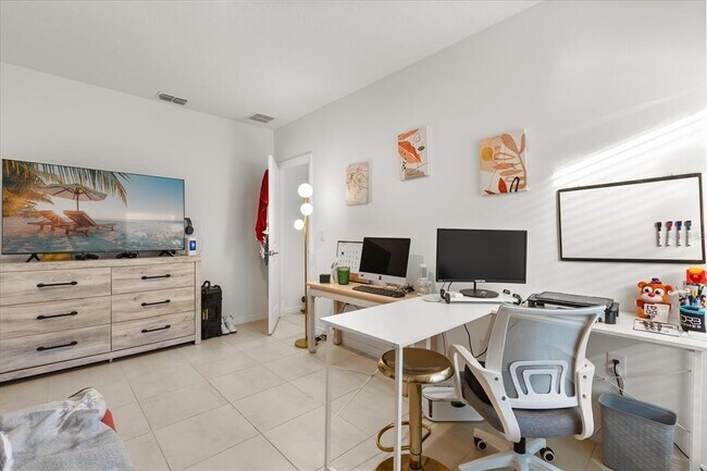 Building Photo - 375 Pink Ibis Bnd