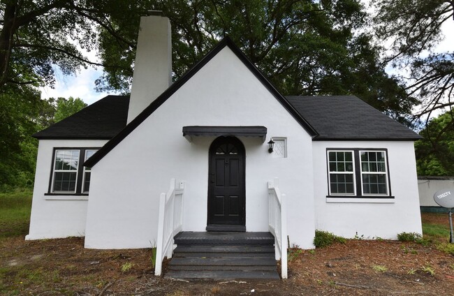 Building Photo - 4136 Sunset Ave