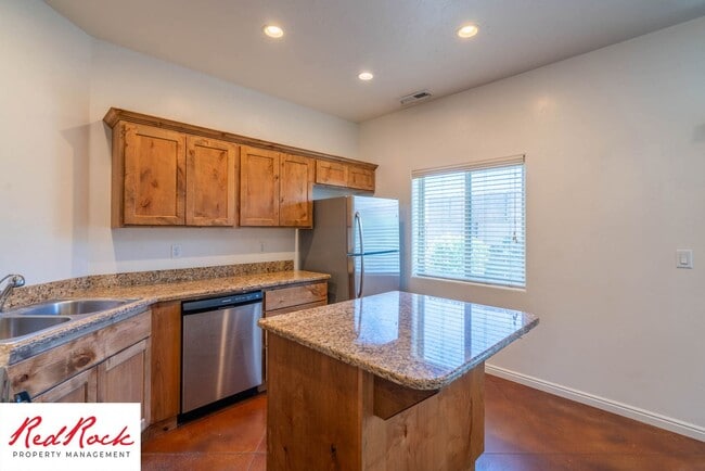 Building Photo - Dog Friendly, Stunning home in Southgate T...
