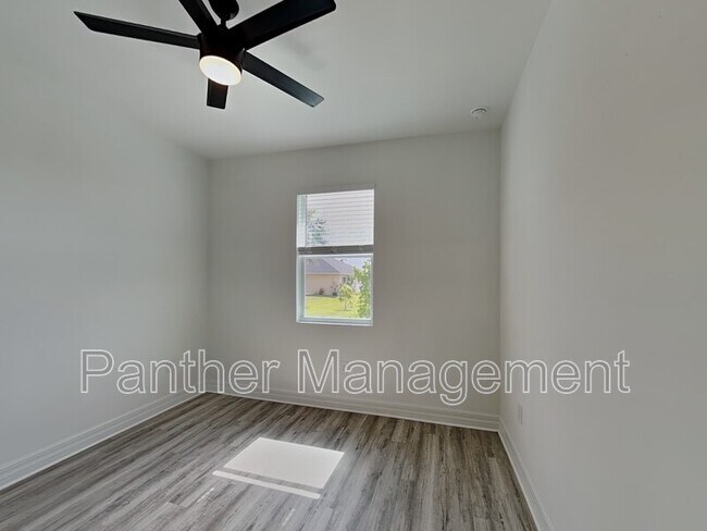 Building Photo - 1422 NE 33rd Ln
