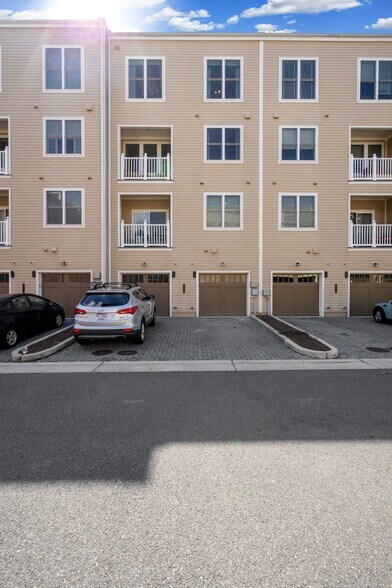 Building Photo - 2209 Richmond Hwy