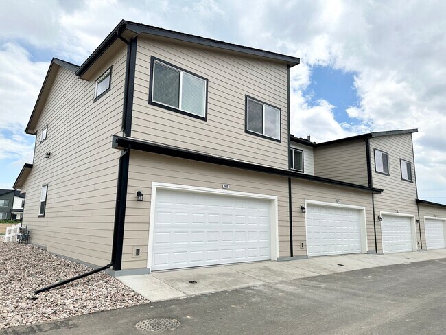 Building Photo - 3908 Canoe St