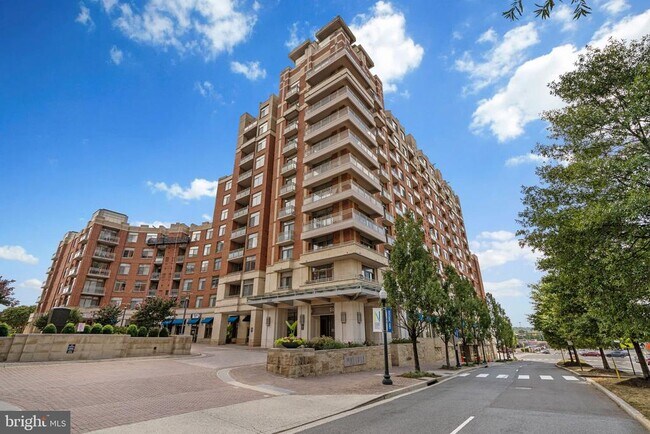 Building Photo - 3600 S Glebe Rd