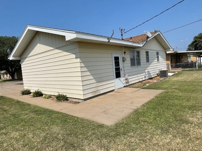 Building Photo - 5621 Eisenhower Ave