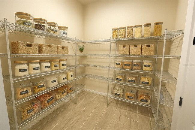 Building Photo - 6735 Willow View Ave