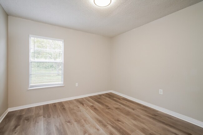 Building Photo - Spacious 3 Bedroom Kissimmee Home