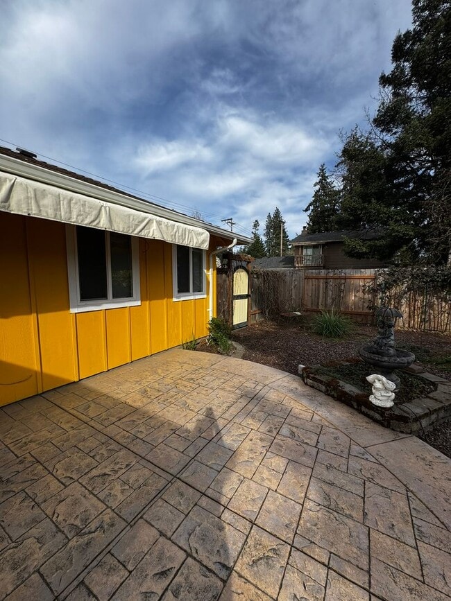 Building Photo - Charming 3 Bedroom Home with Beautiful Backyard & RV Parking