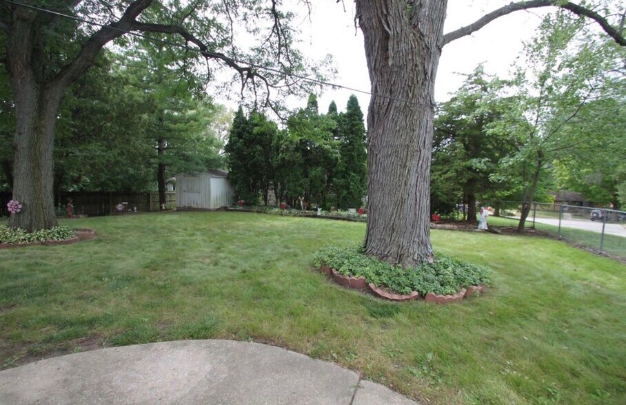 Building Photo - 522 Skylark Dr