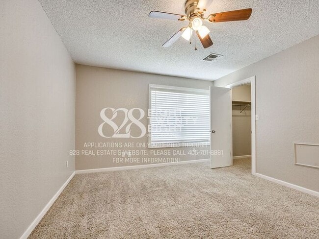 Building Photo - Spacious 2 Bed/2 Bath Townhome Duplex Available NOW in Moore, OK!