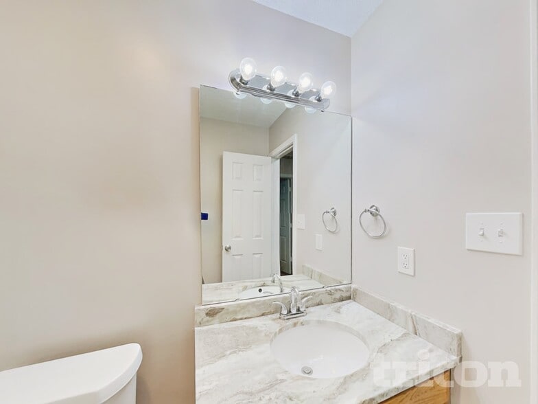 Building Photo - 4112 Zebulon Ave SW