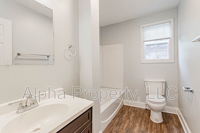 Building Photo - 7 Highlawn Ave