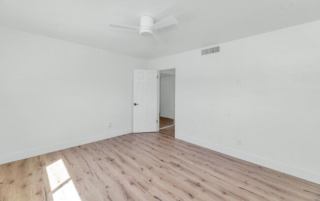 Building Photo - 4027 E Campbell Ave