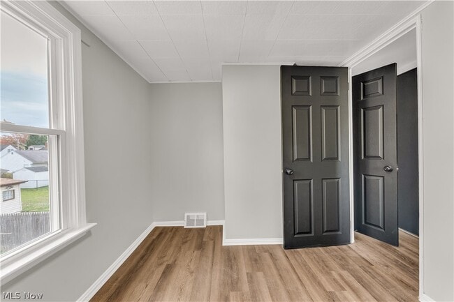 Building Photo - 441 E 250th St