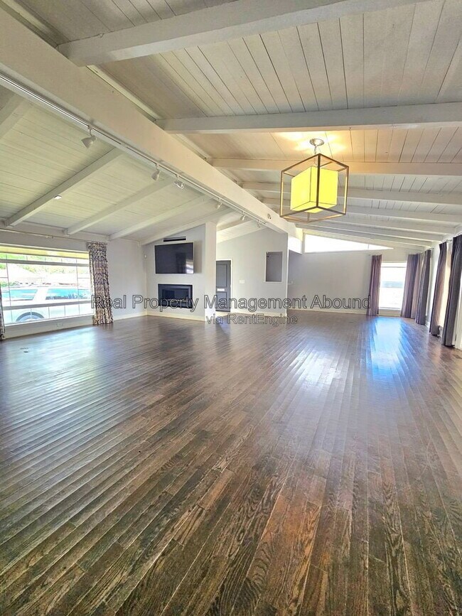 Building Photo - 5019 S Joplin Ave