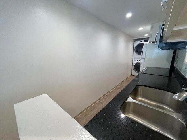 Building Photo - Dowsett Point- 1BR/1BA with Parking, Secured Building