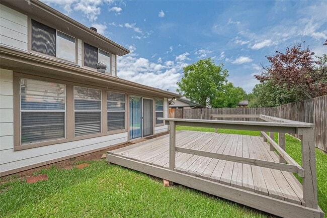 Building Photo - 2115 Streamcrest Ln