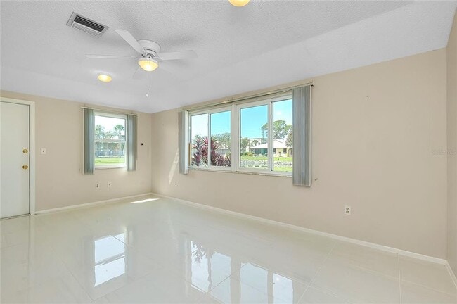 Building Photo - 49 Sandstone Cir