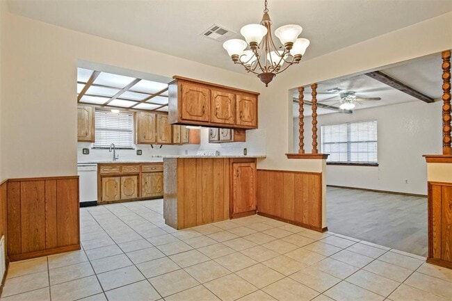 Building Photo - 1125 N Patterson Dr