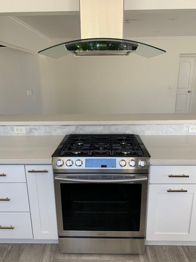 New Stove - 7811 Paso Robles Ave