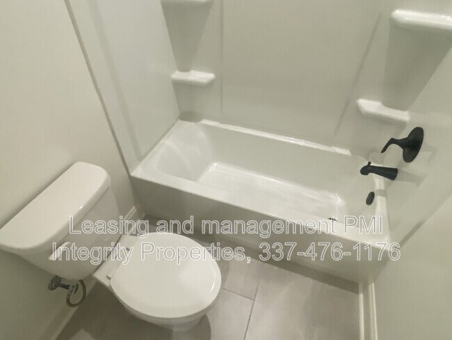 Building Photo - 8550 Cat Rd